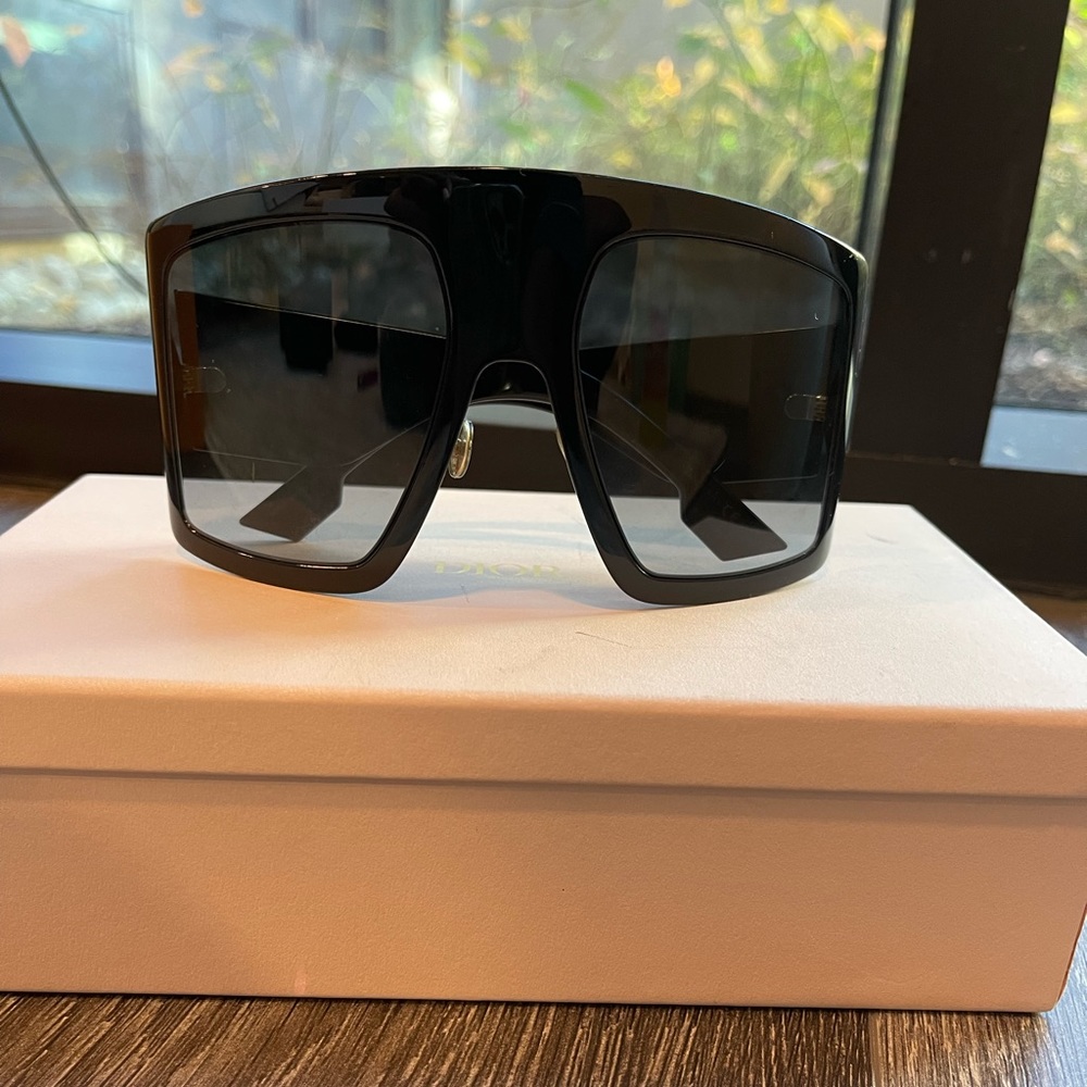 Dior oversized sunglasses black (pre owned)